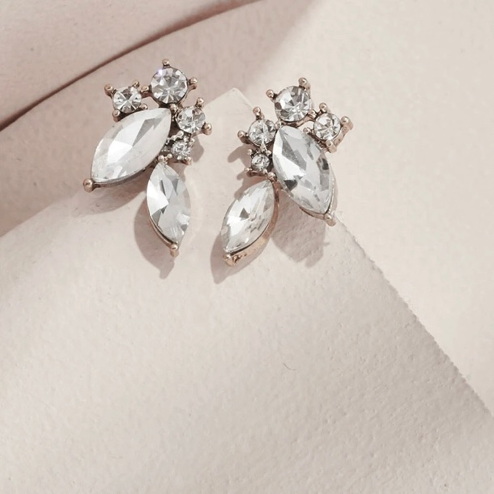 NWT silver Olive + Piper stud earrings